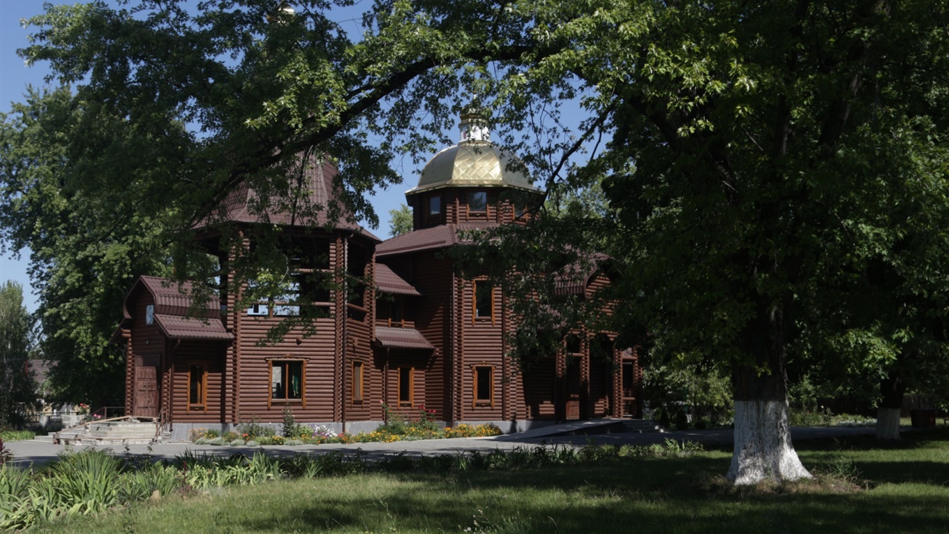 Масковий режим та дотримання дистанції: як у добропільських храмах святкуватимуть Великдень