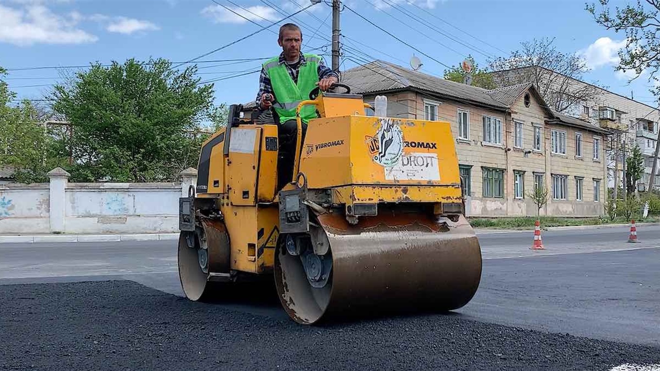 В Измаиле продолжаются дорожные работы (видео)