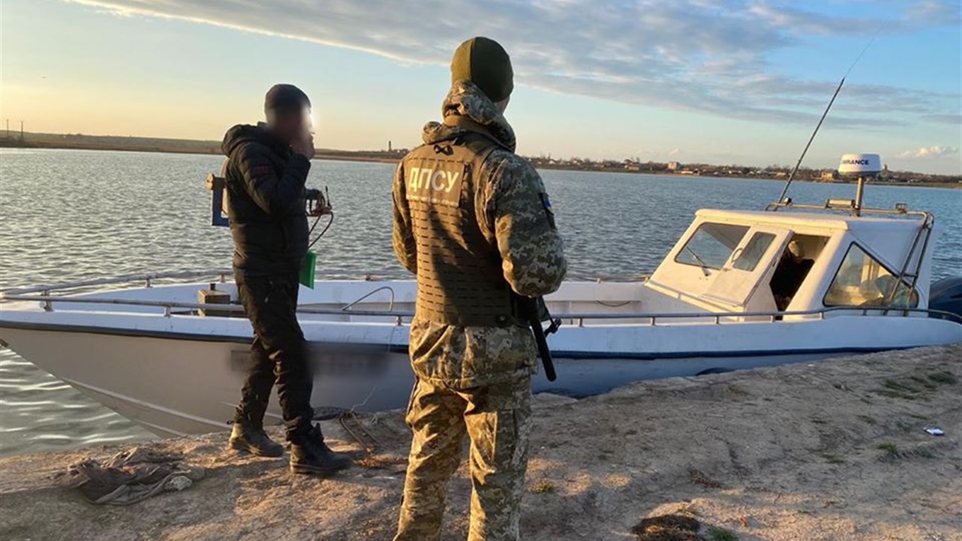 Хозяин прогулочного катера и восемь его пассажиров будут наказаны