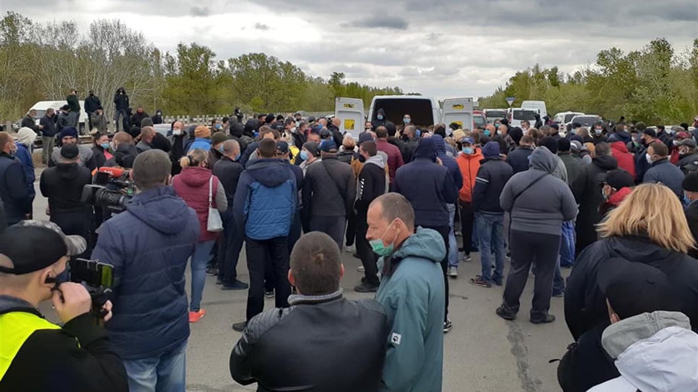 Из-за закрытых  рынков фермеры вынуждены сдавать редис всего по 2 гривны