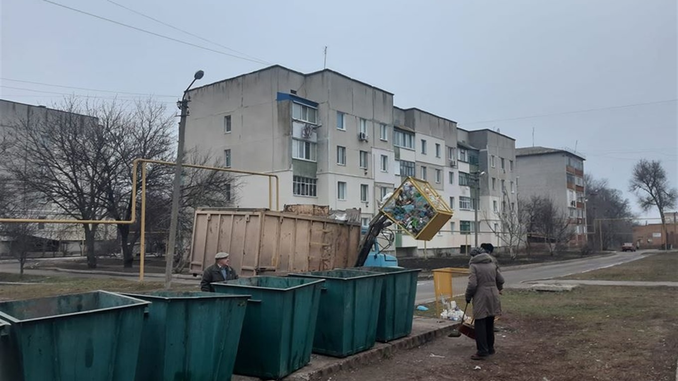 Питання-відповідь: Яке сміття складати в контейнери для пластику