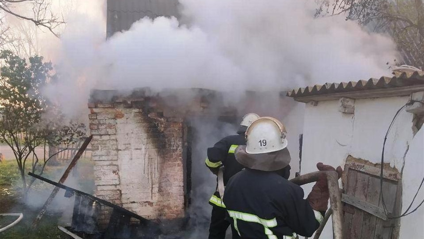В Успенівці о 5 ранку горів будинок. На щастя, його мешканці врятувались від вогню