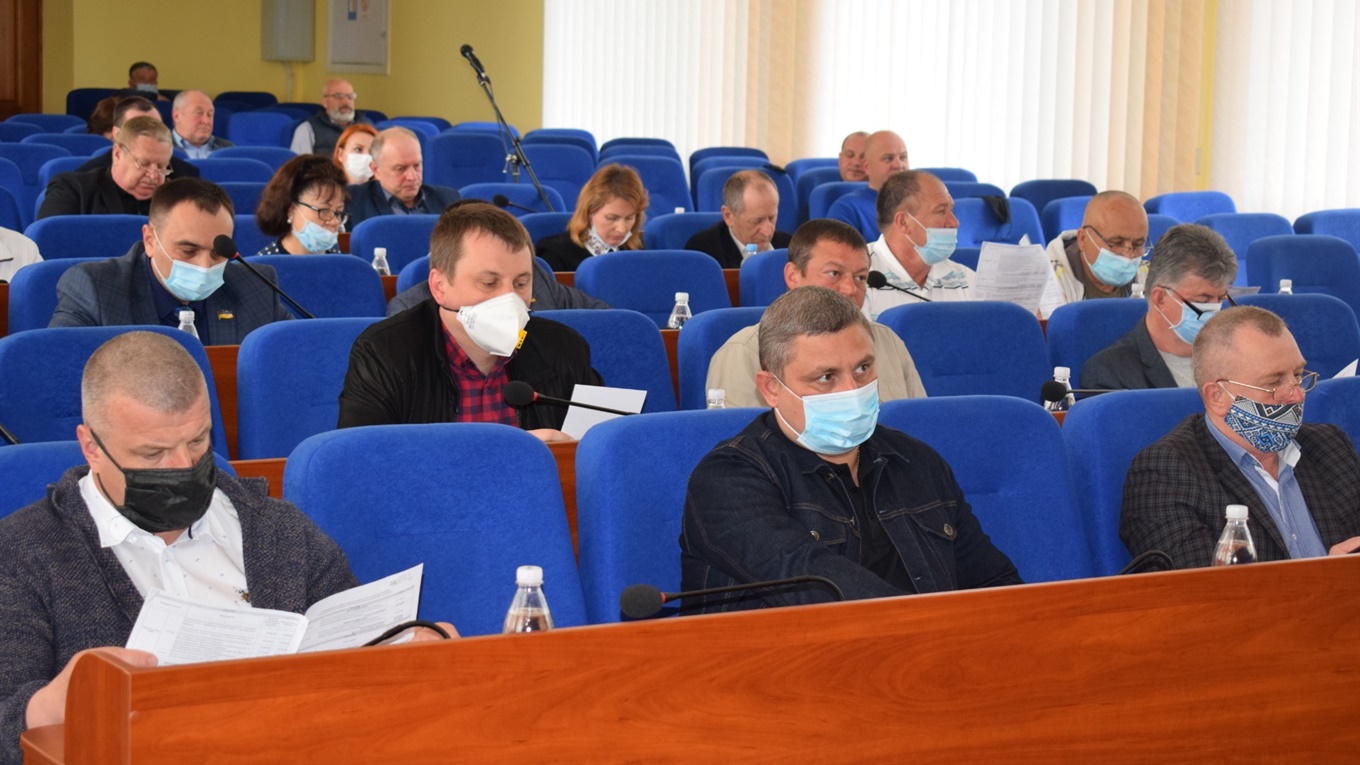 Сміття з паспортом: підприємець, в якого знайшли тонни сміття, має договір зі "Шляхрембудом"