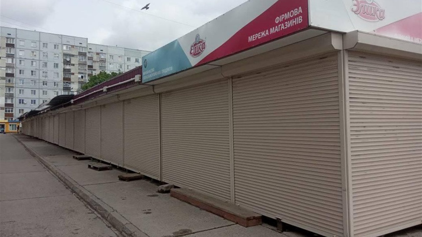 У Славуті відкрили продовольчий ринок, у Нетішині - поки що ні. Чекають на спад захворюваності