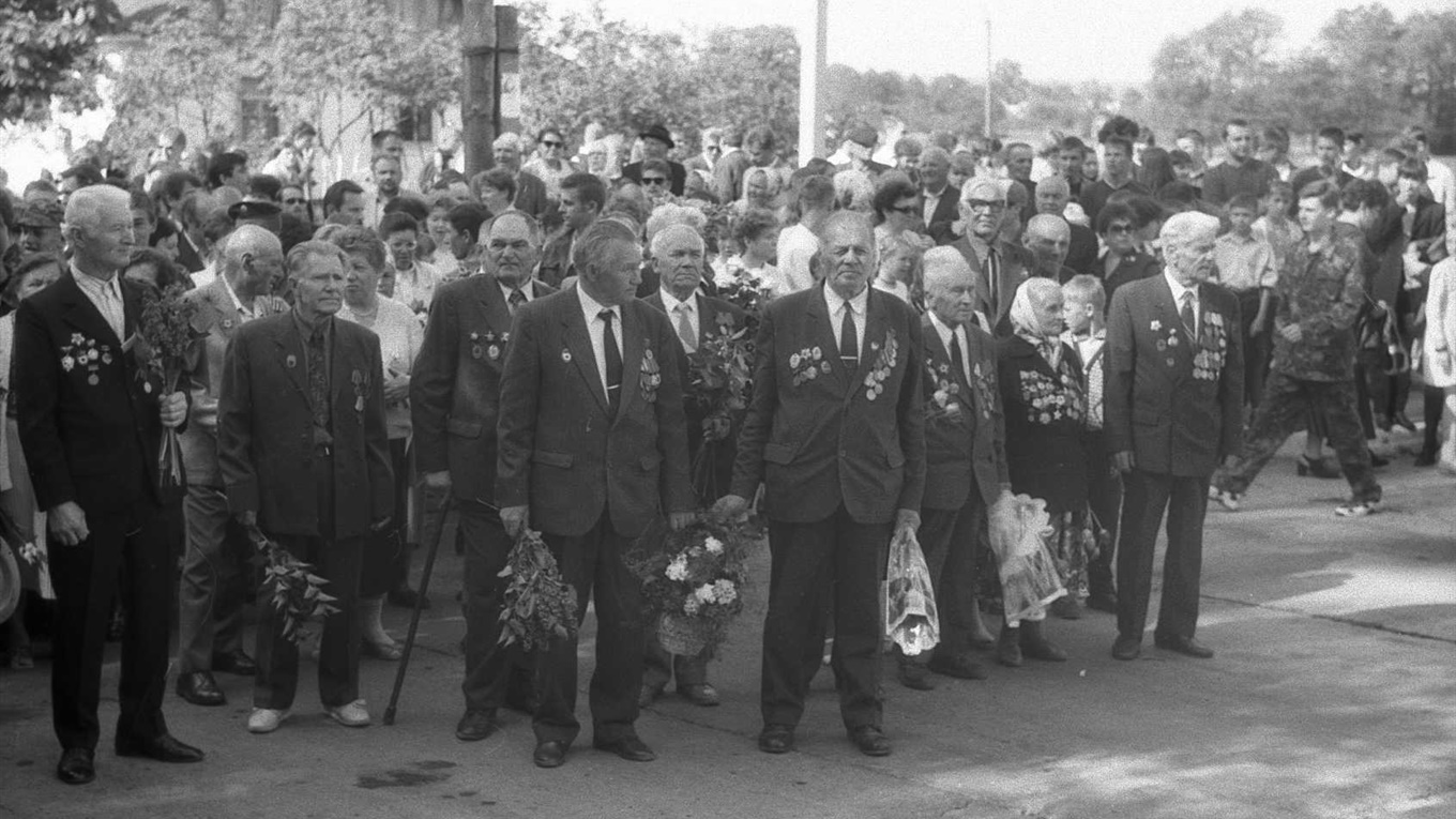 30-річна історія  святкування Дня  Перемоги у Нетішині  на ретросвітлинах  Віктора Войковського 