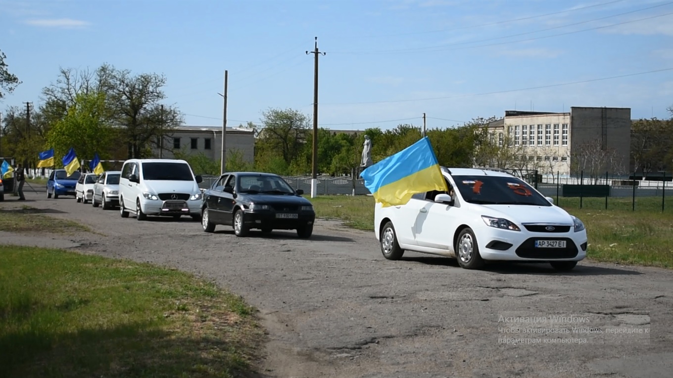 День Перемоги в Нижніх Торгаях: автопробіг з піснями і привітання (фото)