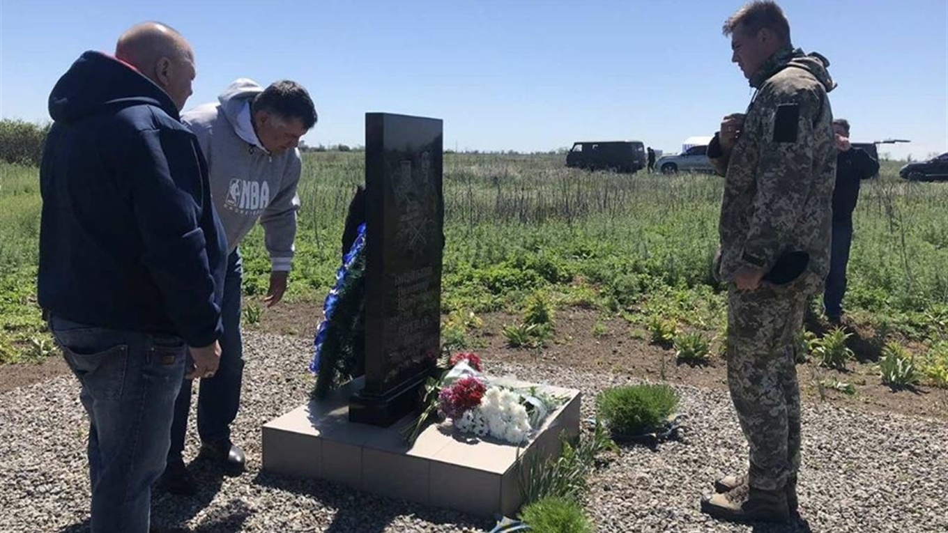 Фермери Сірогозщини та військовослужбовці ЗСУ вшанували пам'ять загиблих артилеристів 