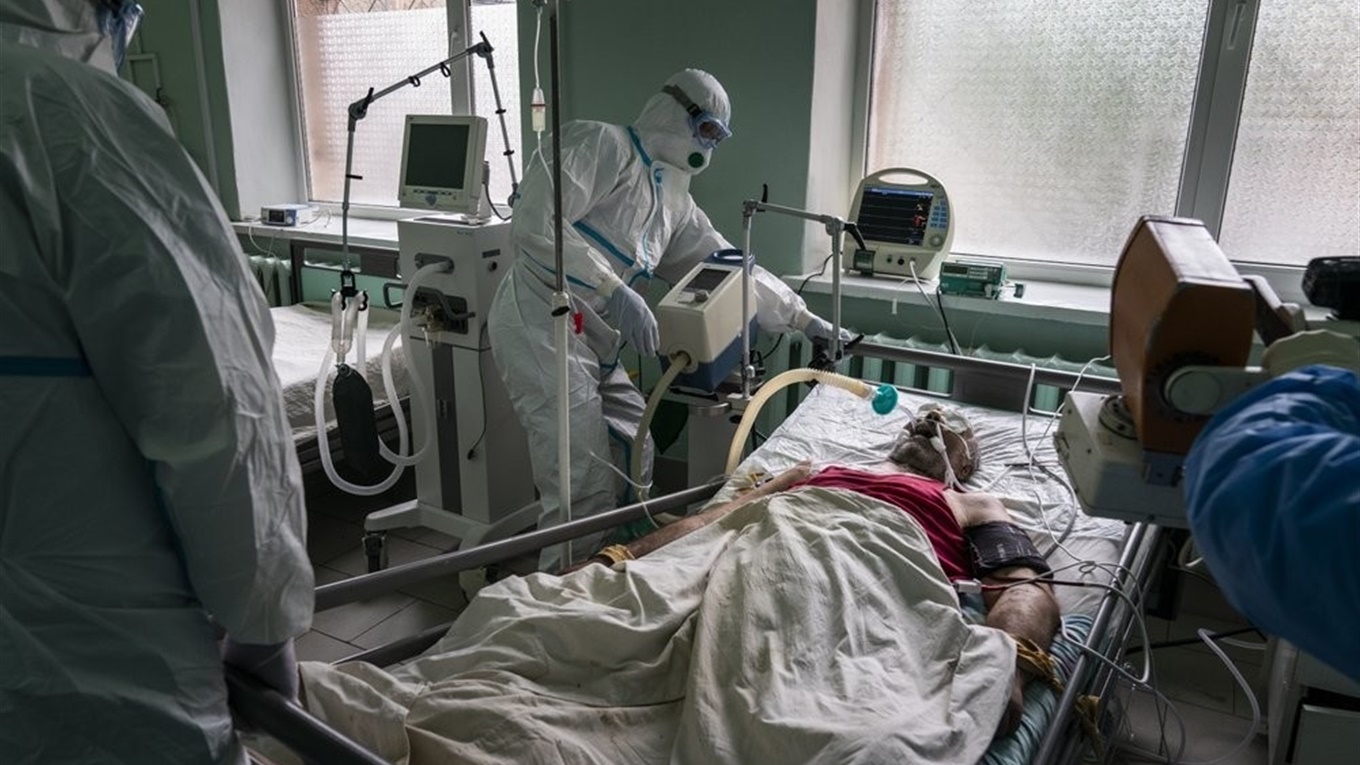 Associated Press опублікувало фоторeпортаж, як в  Україні лікують  хворих з COVID-19