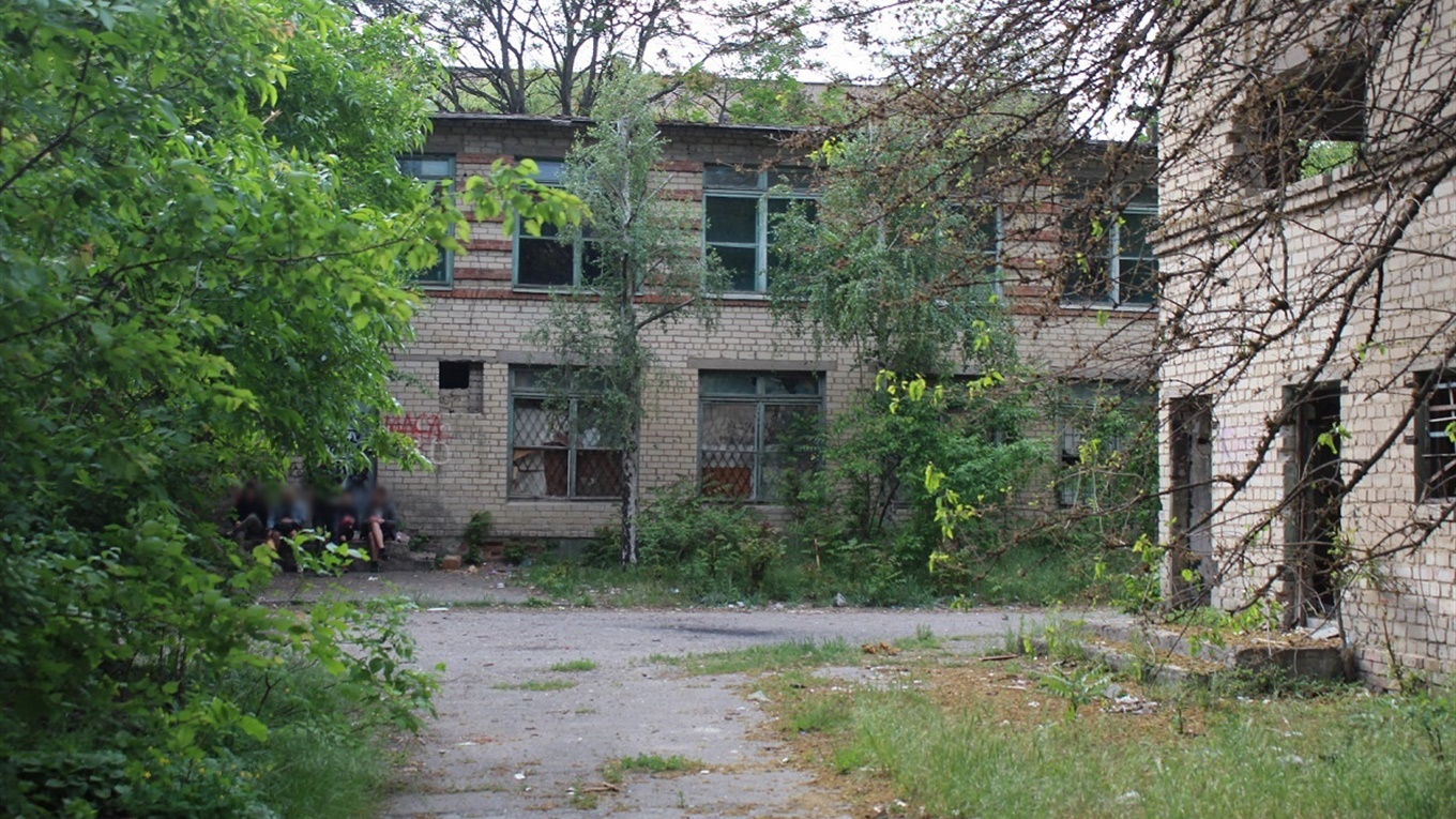 Пока - пристанище наркоманов. Обретет ли заброшенное здание в центре Мелитополя вторую жизнь? 