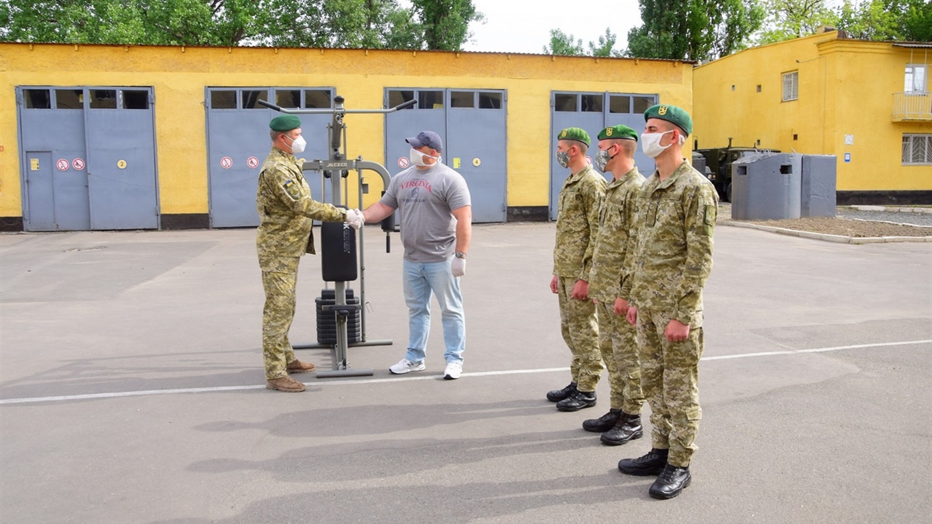 Измаильский погранотряд получил в подарок тренажер