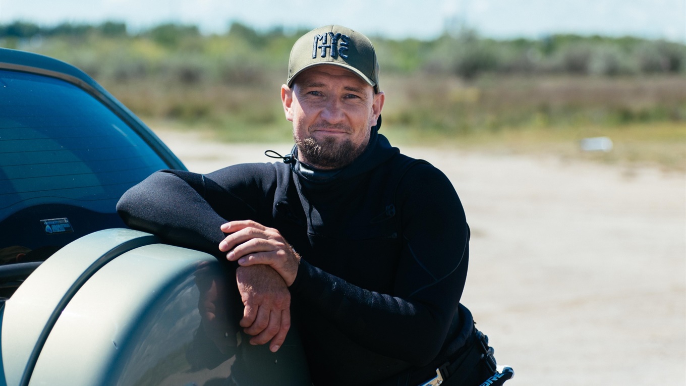 Кайтер Олексій Божко: Кращого місця, ніж Скадовськ, для кайтсерфінгу в Україні просто немає