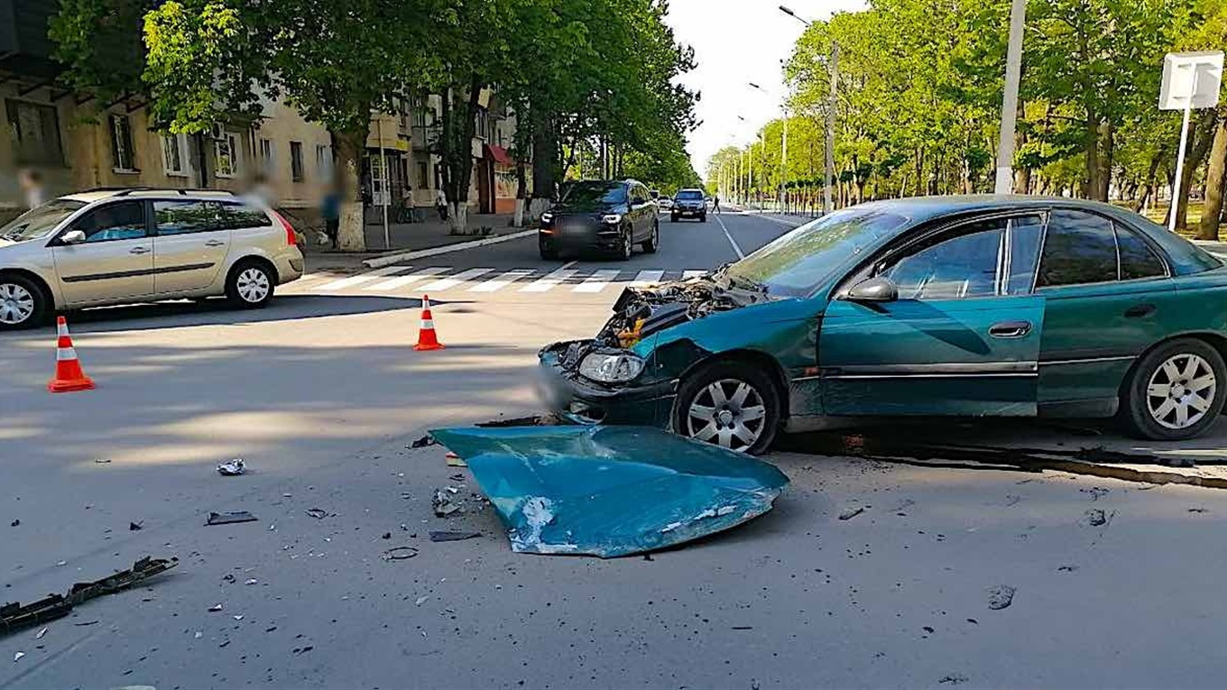 ДТП в Измаиле: двухтонный внедорожник лег на бок, пятеро пострадавших в больнице