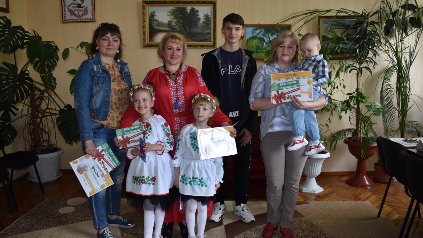 "Найкращі бабусі" отримали нагороди від Переяслав.Сіtу та магазину "Садівник"