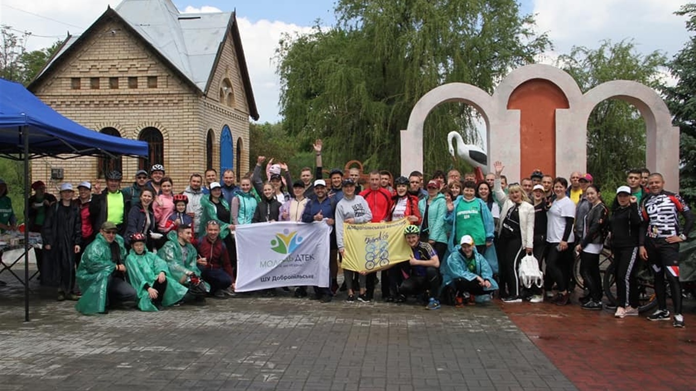 «Їду, бо хочу робити добро»: у Добропіллі відбувся благодійний веломарафон