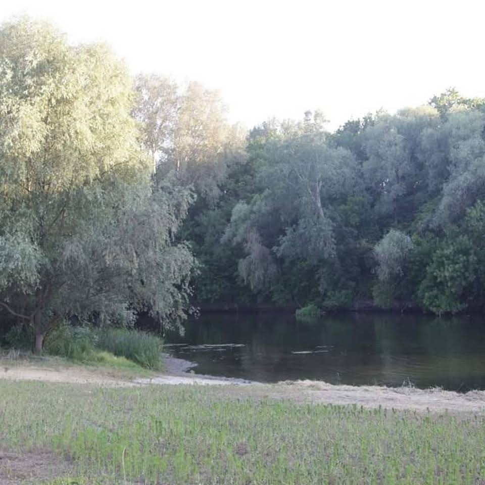 Рибальське місце біля бази відпочинку