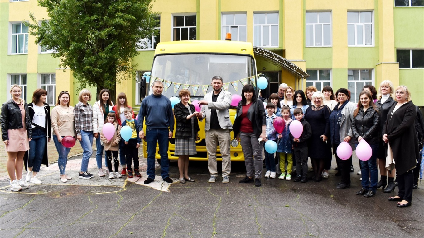 Гірська багатопрофільна гімназія отримала новий шкільний автобус