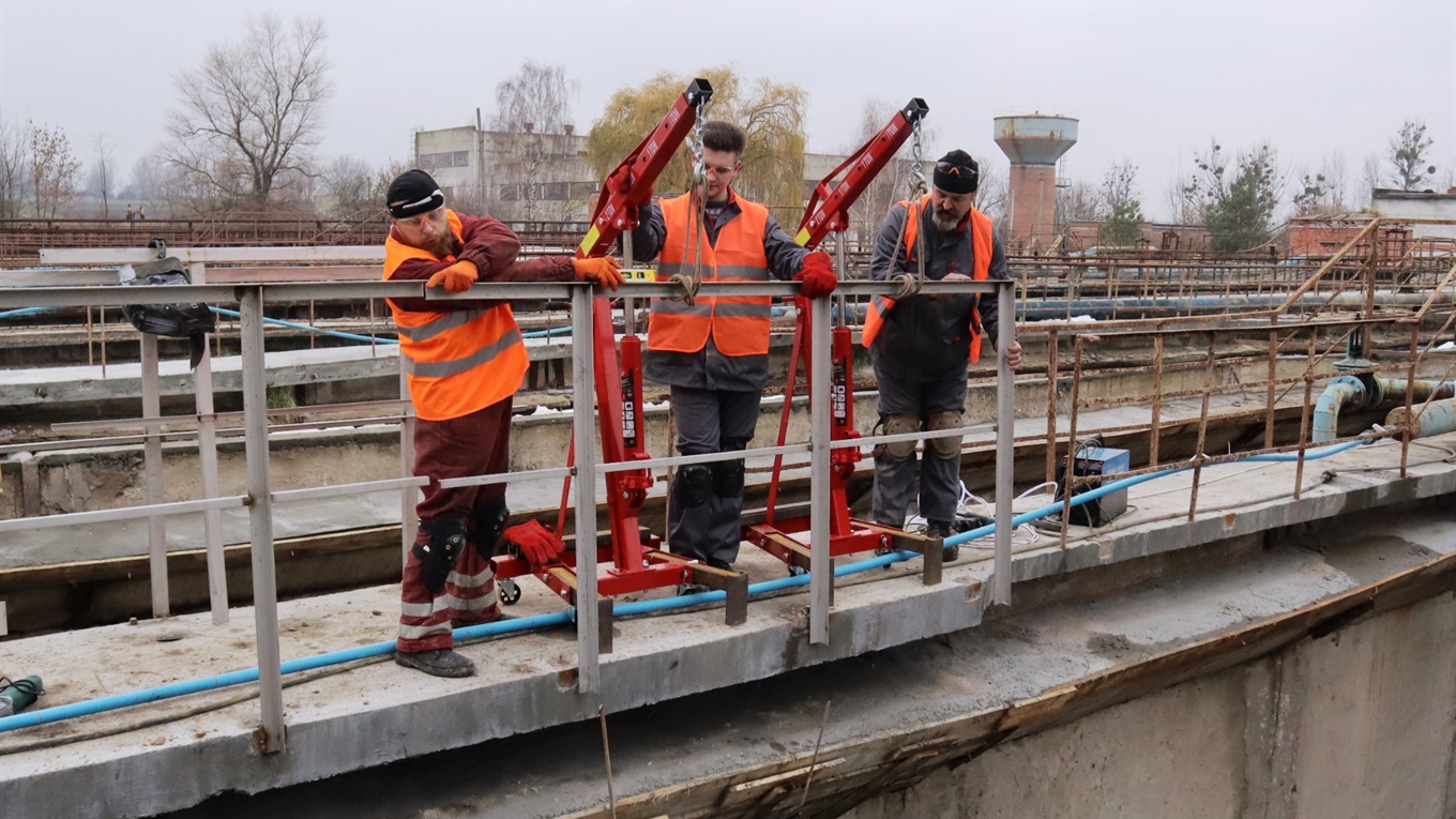 На підприємствах Червонограда працює 11437 людей. В середньому вони заробляють 9635 грн на місяць
