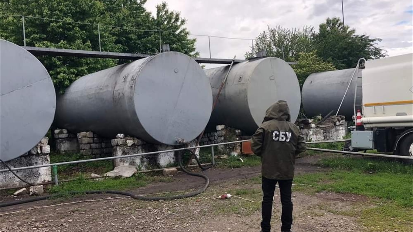 СБУ блокувала виготовлення контрафактного пального в Кіцманському районі