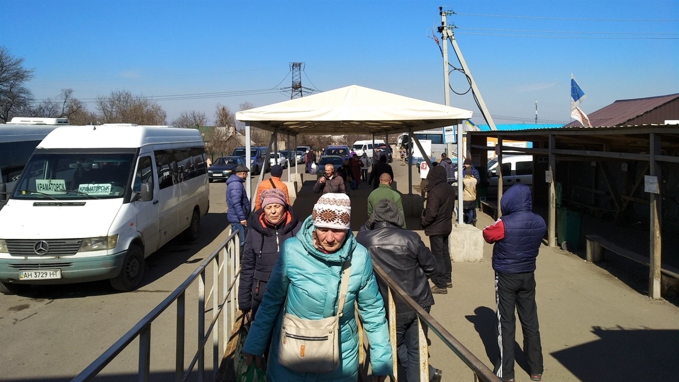 КПВВ на Донбассе начинают работу. Объясняем, какие откроют первыми и кого будут пропускать