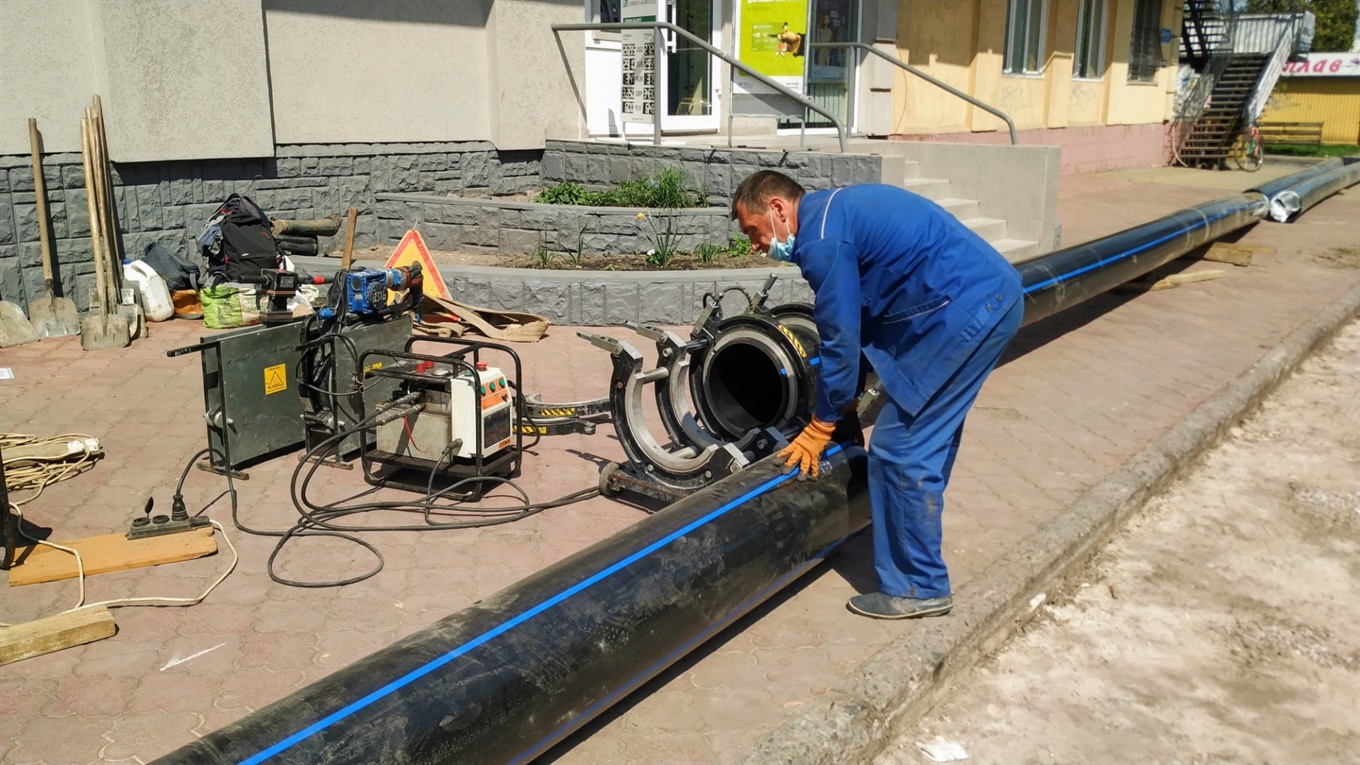 З понеділка якість води може тимчасово погіршитися – на вулиці Івасюка замінюватимуть водопровід