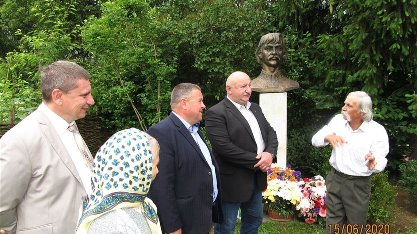 Відзначили день народження Івана Миколачука: без фестивалю, але з піснями та відеорозповідями