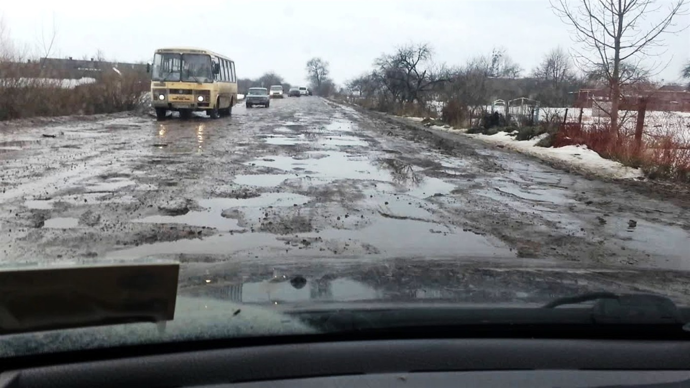 Мешканці західної частини Сокальщини просять президента відремонтувати дорогу на Раву-Руську
