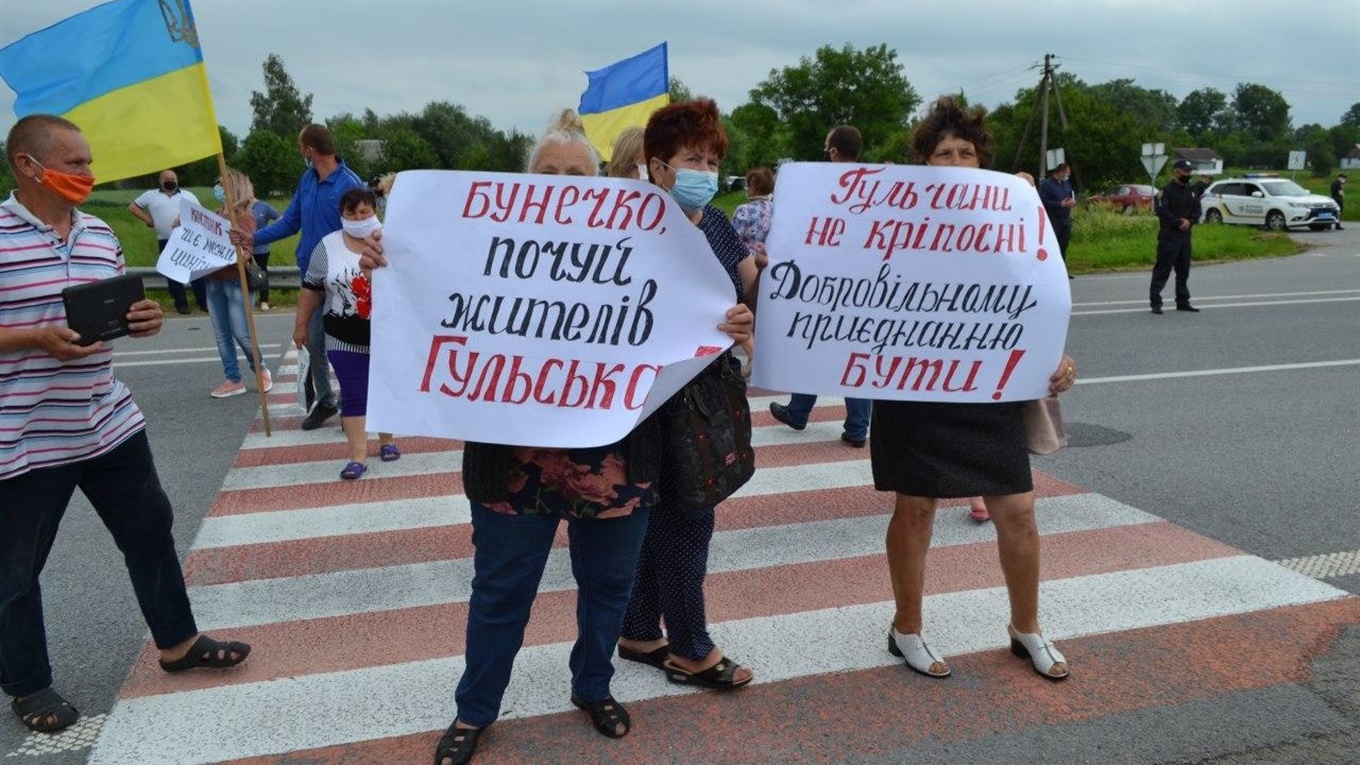 Гульчани не кріпаки: жителі Гульська вийшли на акцію протесту на трасу Київ – Чоп