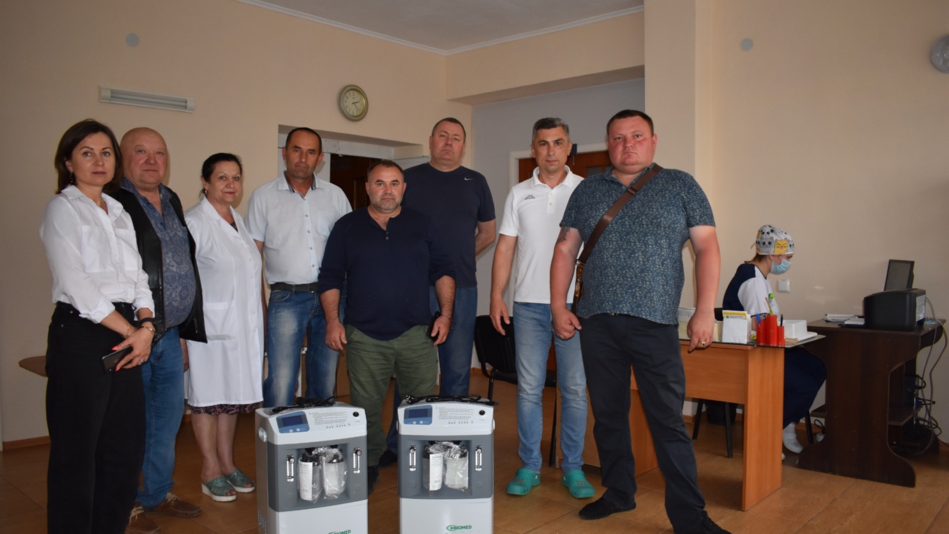 Меценати передали Нижньосірогозькій райлікарні два кисневих концентратори для хворих на COVID-19