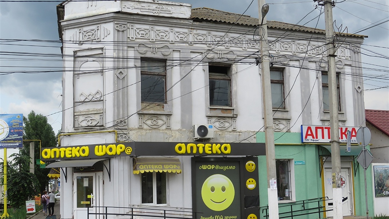 А за фасадом "гордіїв вузол". У балтському старовинному будинку точиться "війна" за квадратні метри