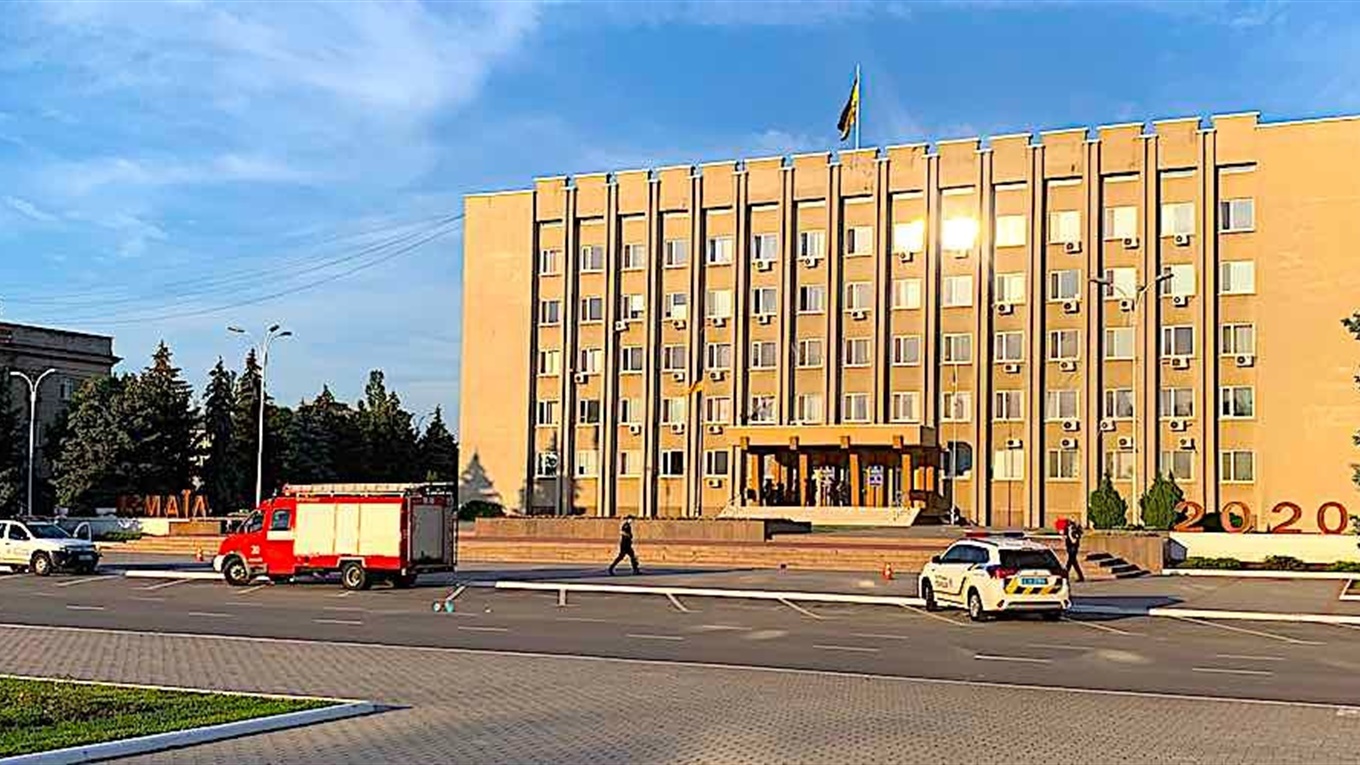 В Измаиле оцеплена мэрия: проверяют сообщение о минировании (видео)