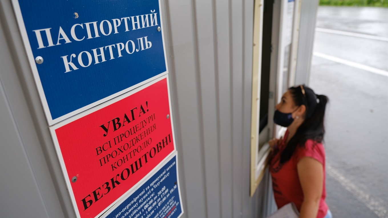 У Волноваському районі на  КПВВ "Новотроїцьке" відновили рух автомобілів та пішоходів