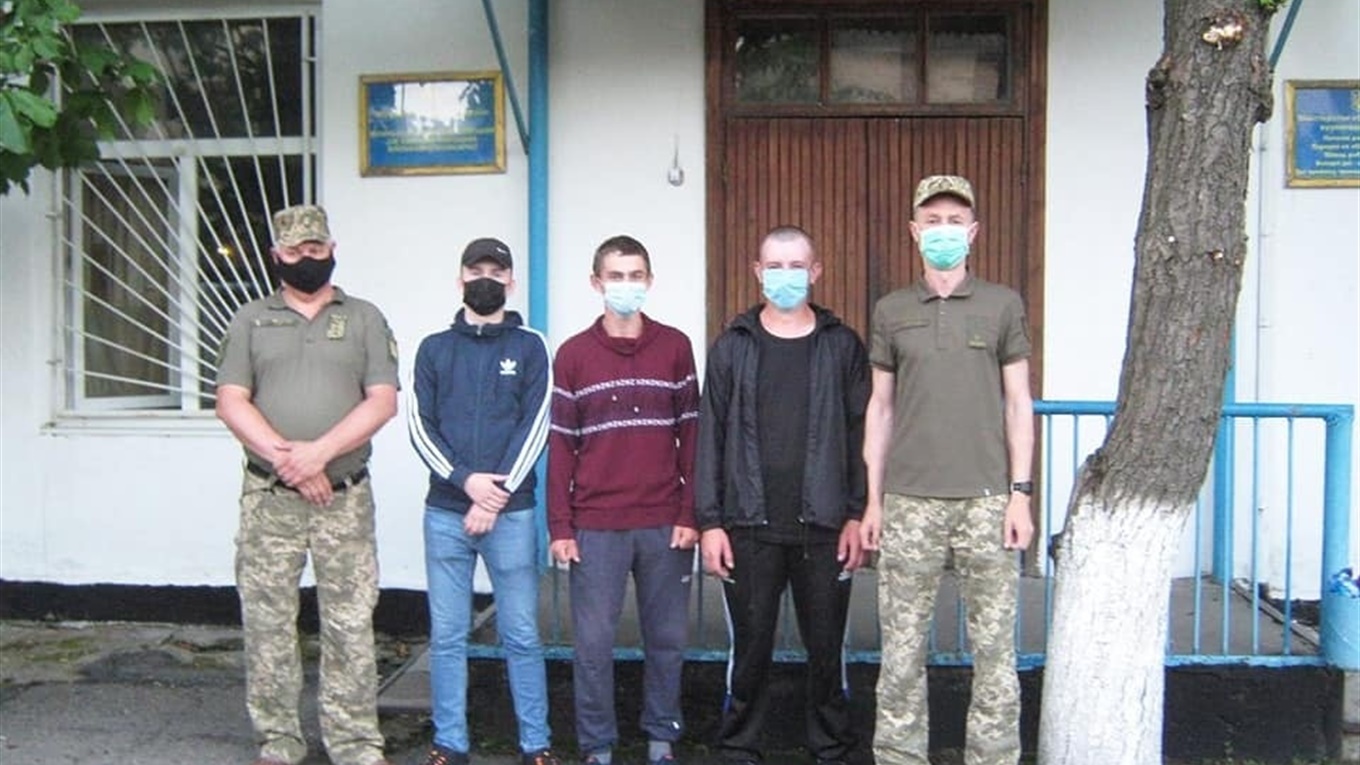 В Нижніх Сірогозах провели юнаків на службу до Збройних сил України 