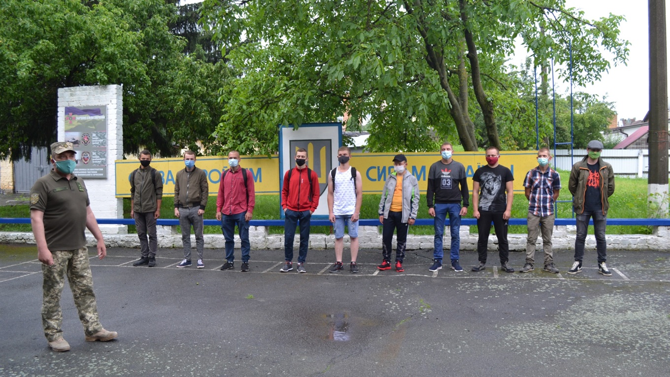 Мамо, я солдат: у Новограді проводжали призовників