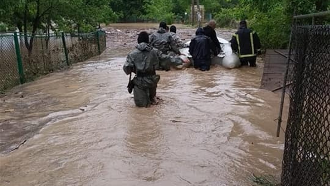 Рятувальники радять, як діяти при раптовому затопленні під час повені