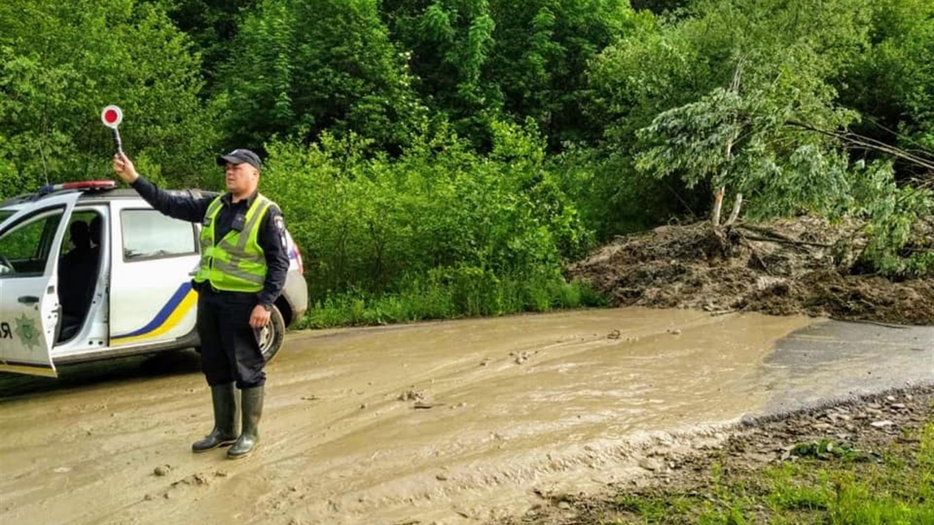 Де на Прикарпатті перекрито дороги державного значення