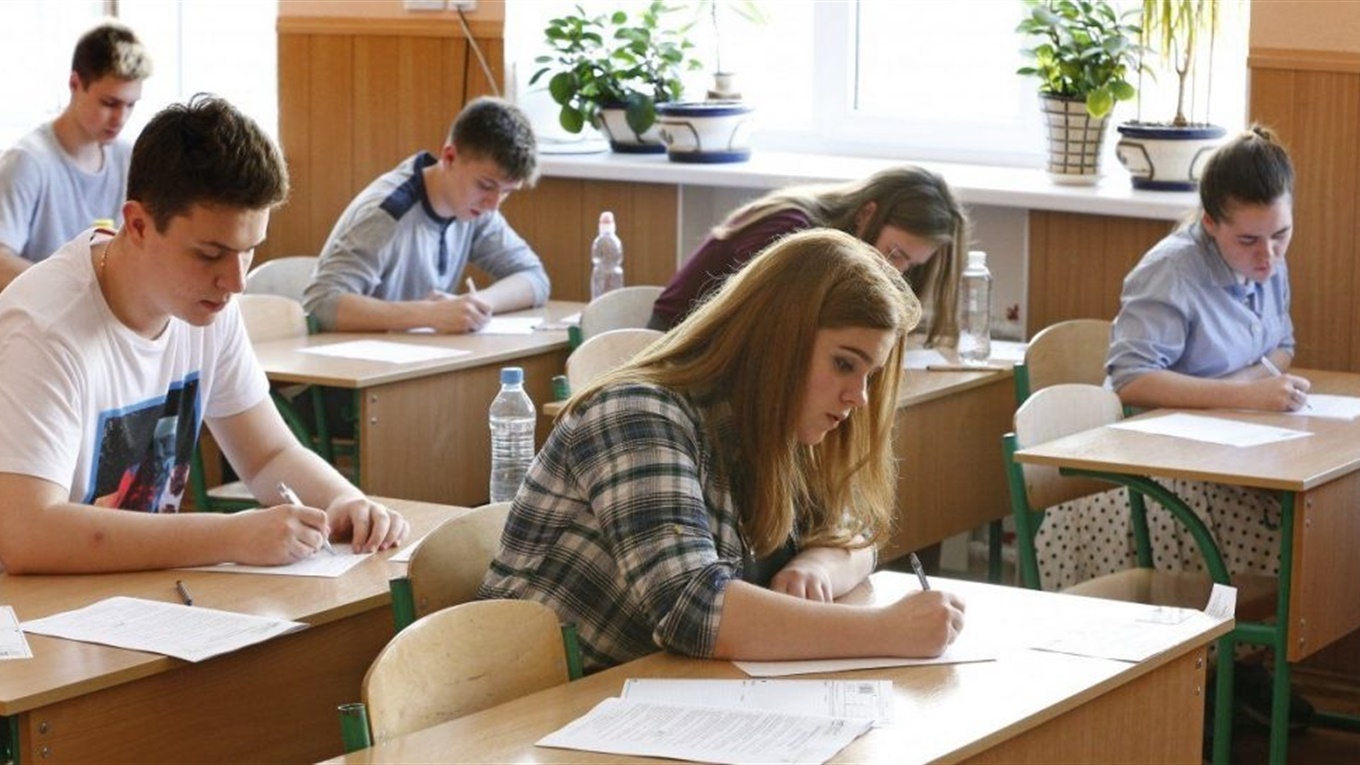 Сьогодні балтські випускники здають ЗНО з математики.  Але є певні  обмеження