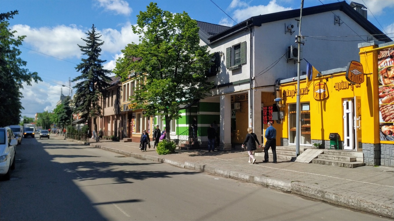 За порушення карантину поліцейські склали протоколи на власників кафе та магазину інструментів