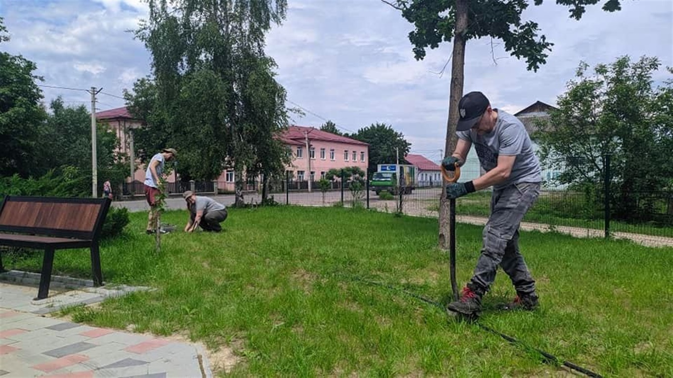 Волонтери БУРу допомогли  ГО "Хочемо змін" освітити парк та відремонтувати  молодіжний офіс