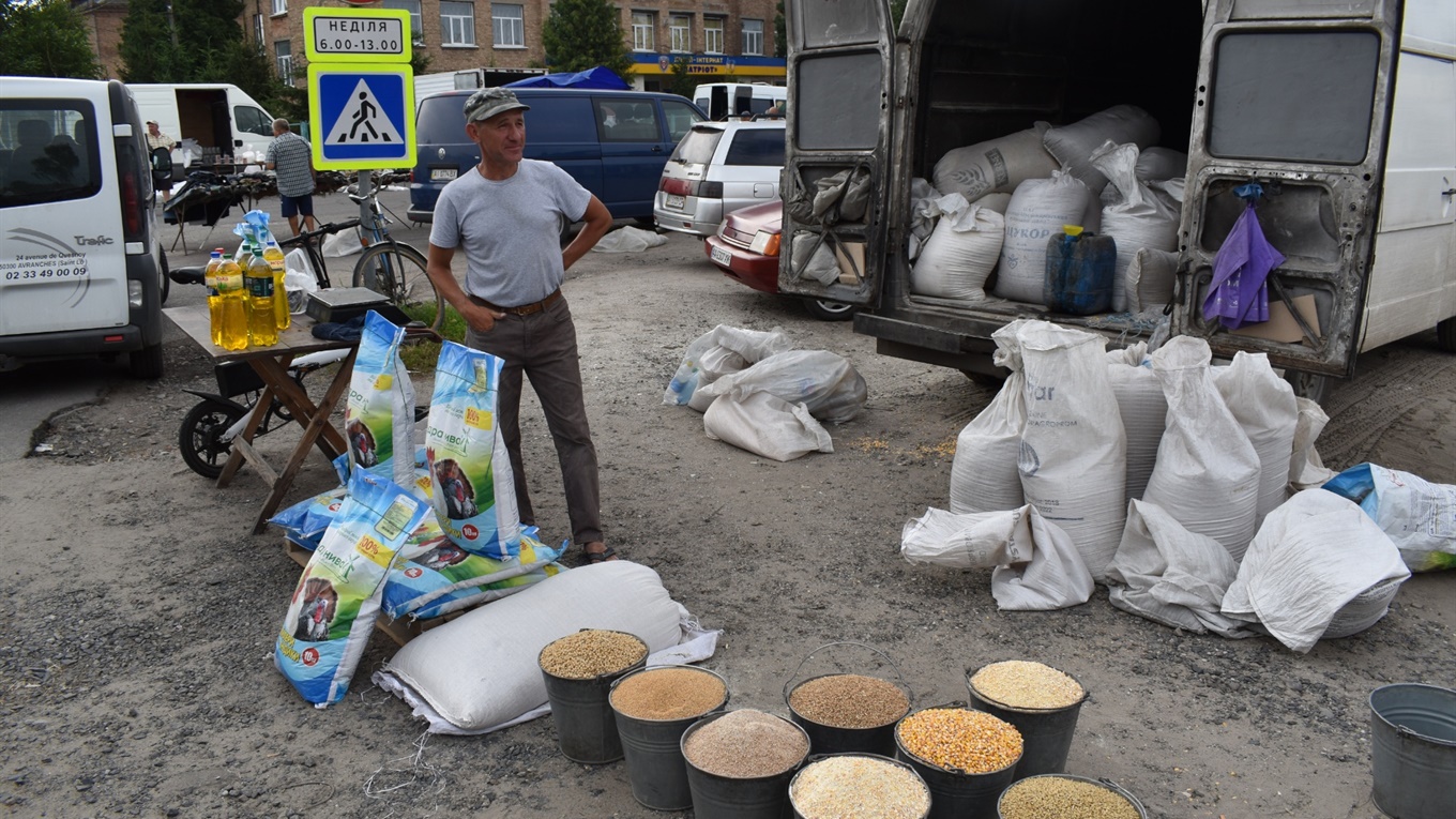 Люди хотіли купити м’яса, але було лише дієтичне. Репортаж із недільного базару