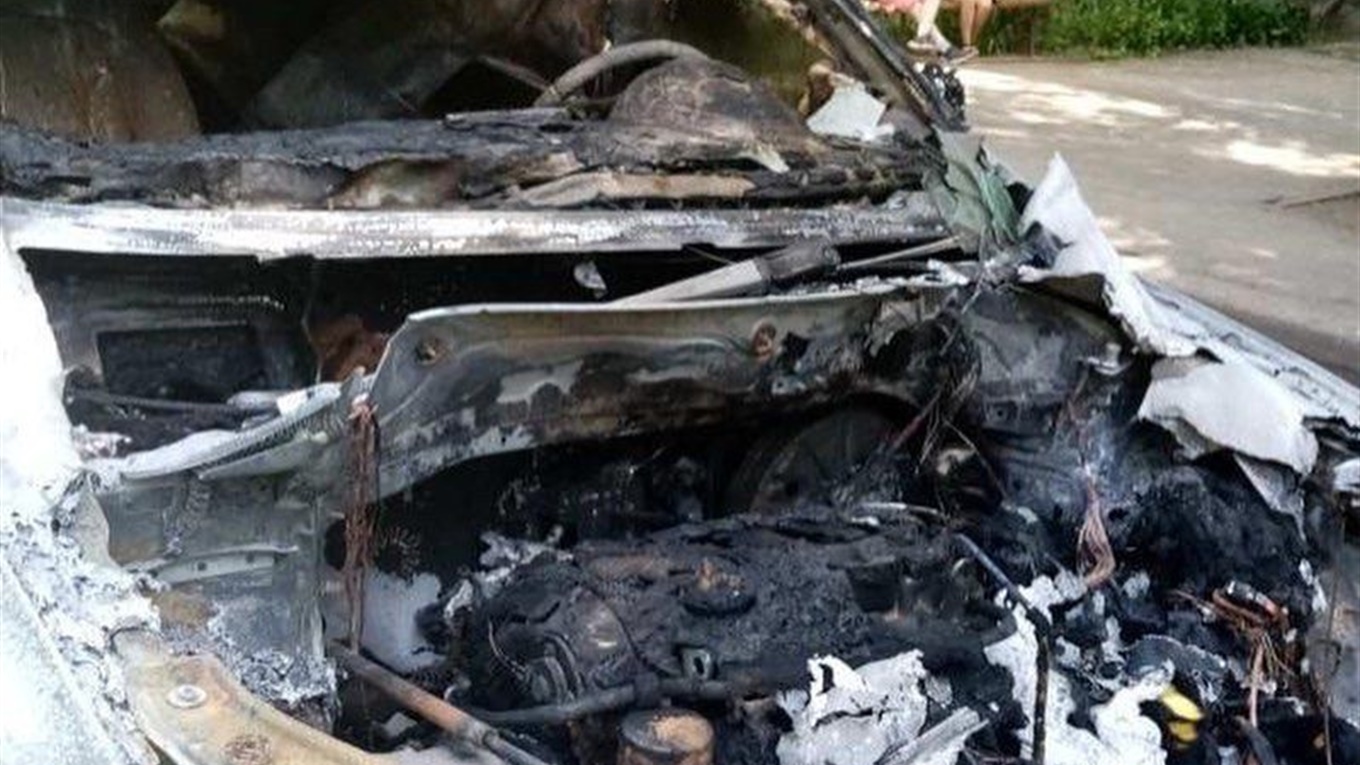 У Лозовій вночі вщент вигоріла іномарка: можливий умисний підпал
