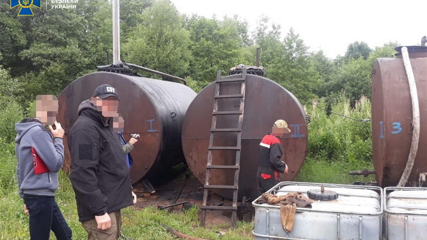 СБУ блокувала незаконний видобуток нафти з державної свердловини у Долинському районі