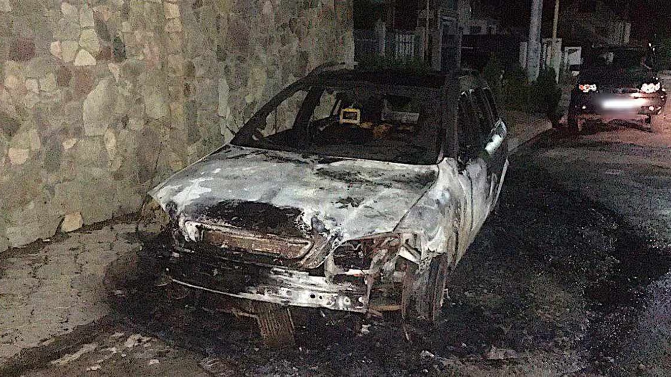 В Измаиле ночью сгорели два автомобиля. В разных местах