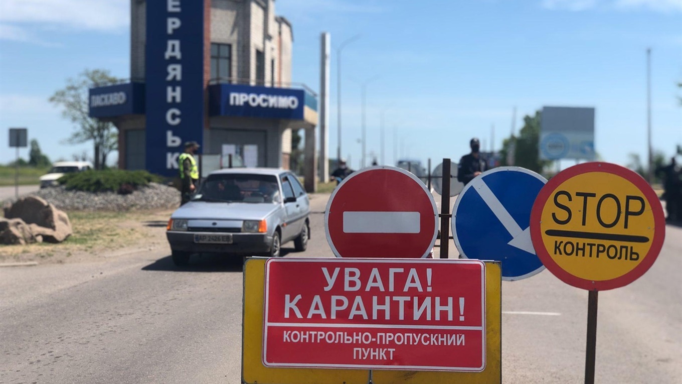 На в'їздах до Бердянська утворилися величезні затори. Шукають COVID-19