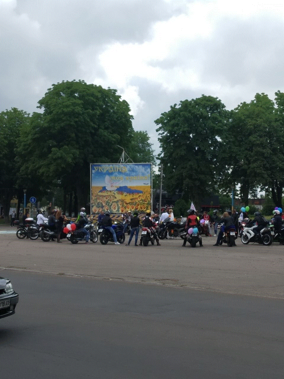 У Волновасі святкували байкерське весілля: відео
