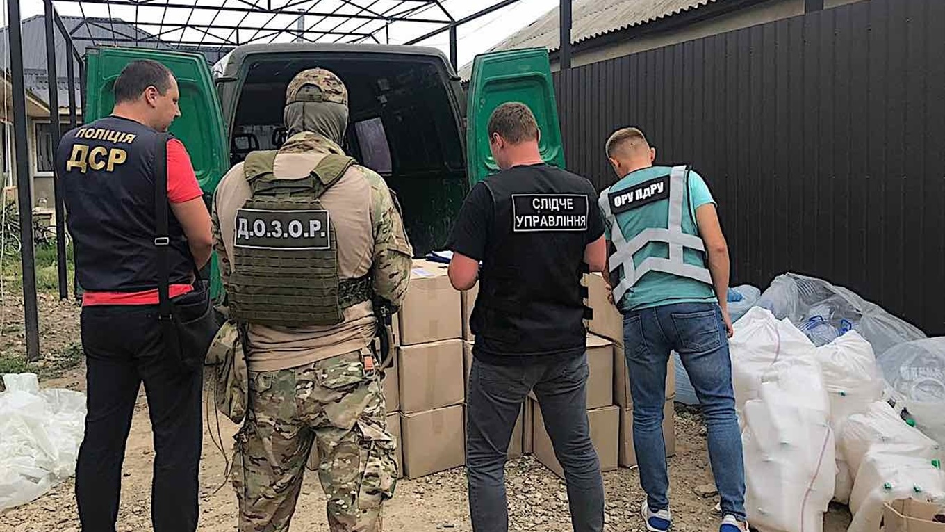 Обыски в Измаиле и Рени выявили более 12 тонн поддельного алкоголя