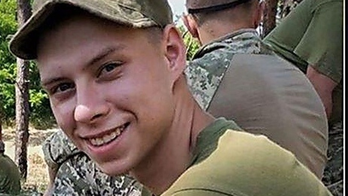 Від ворожих куль на Донбасі загинув южноукраїнець Артем Козій. Йому було 18 років