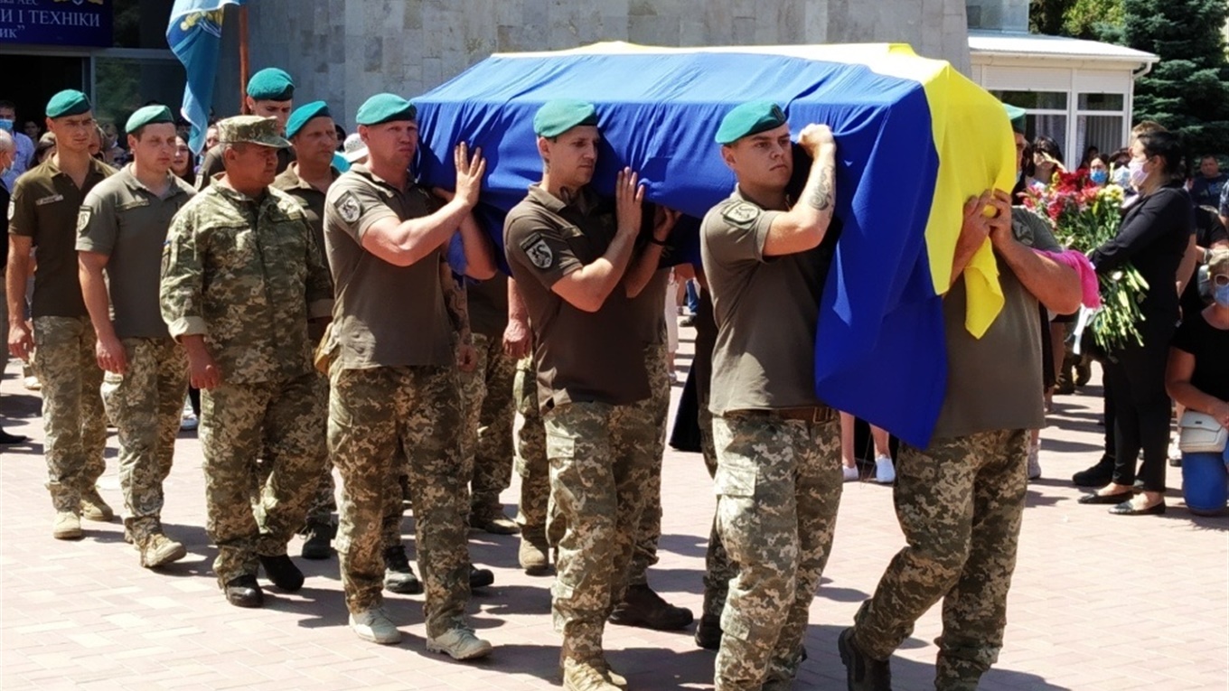 Южноукраїнськ проводив в останню путь  загиблого на Донеччині Артема Козія (фоторепортаж)