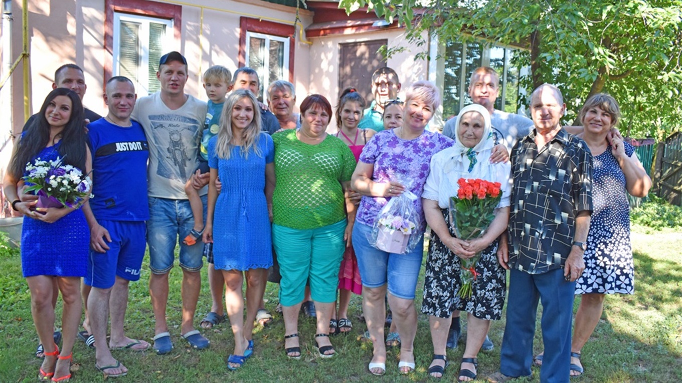 82-річна Ольга Кузьменко плете одяг для рідних і на замовлення. Рукоділлю навчилася від батька