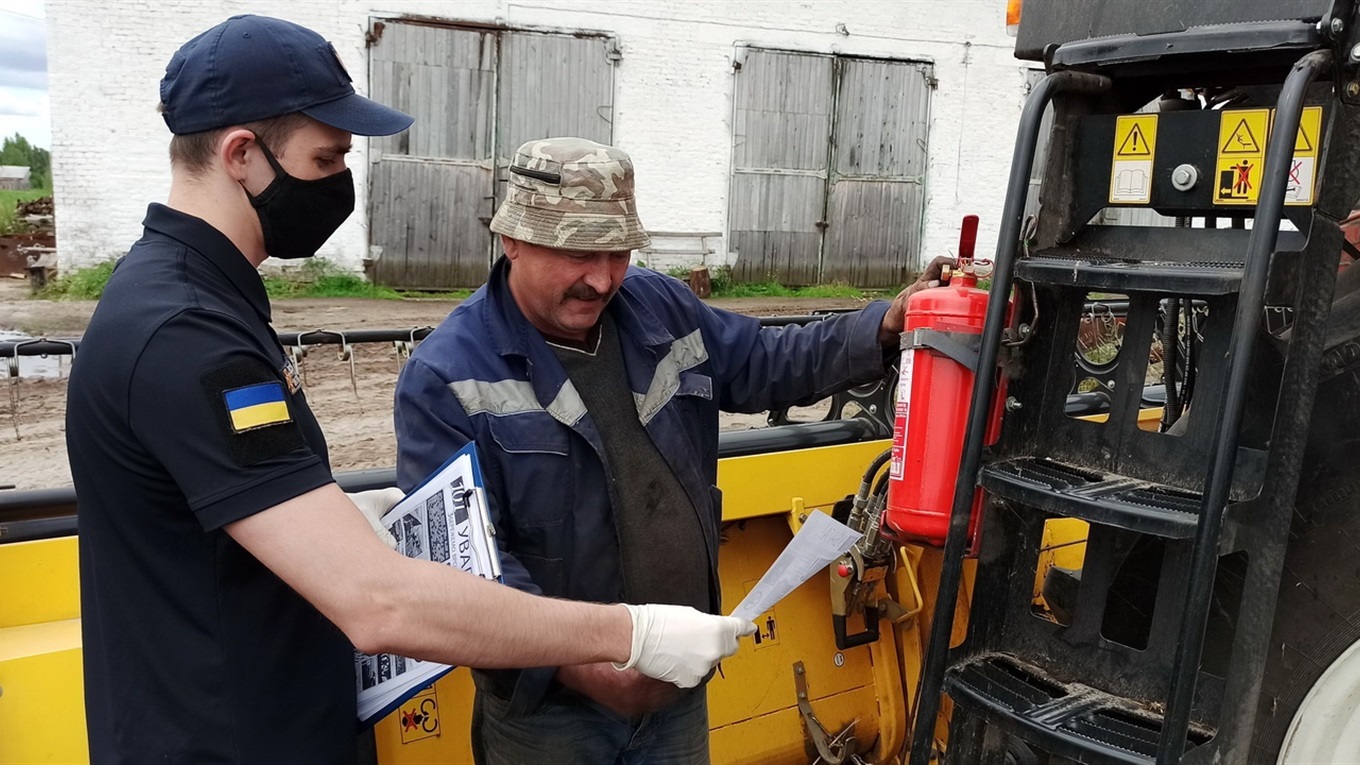 Чи готові хлібороби до безпечного збору врожаю – корюківські рятувальники перевірили