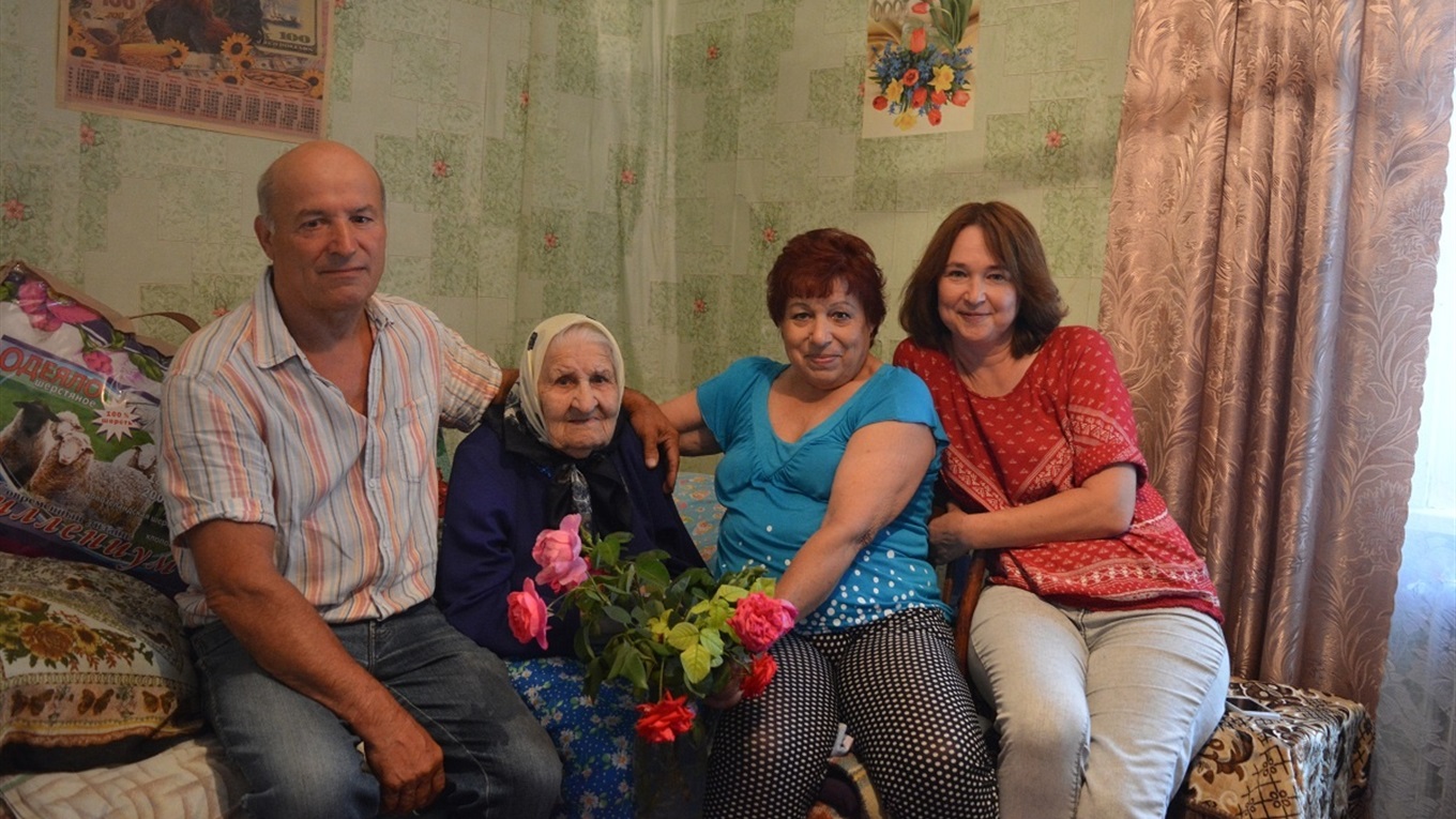 Відзначила 95-річчя: у Гадяцькому районі привітали довгожительку села